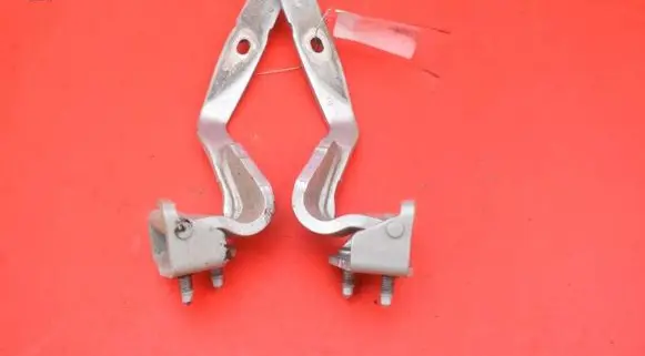 Tailgate/trunk/boot hinge