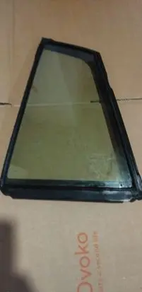 Rear vent window glass