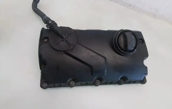 Volkswagen Touran I Rocker cam cover 038103475