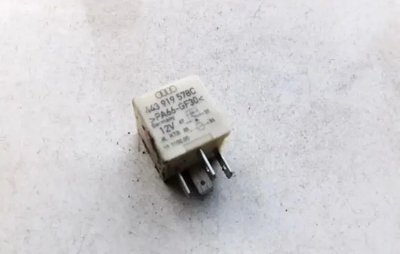 Volkswagen PASSAT B5 Other relay 443919578c