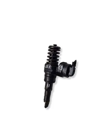 Volkswagen PASSAT B5 Fuel injector 038130073F