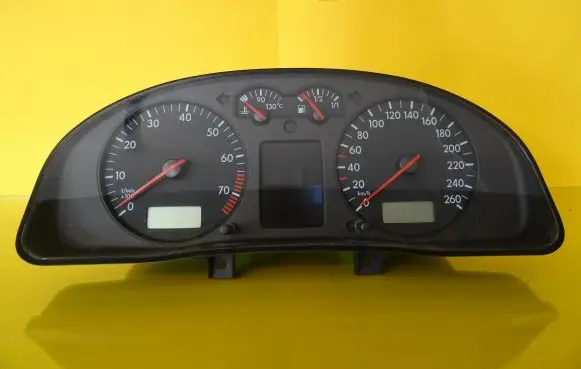 Volkswagen PASSAT B5.5 Speedometer (instrument cluster) 3B0920820