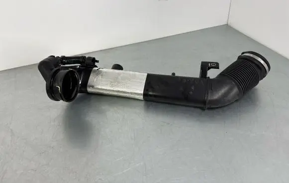 BMW 2 F46 Air intake hose/pipe 8511377