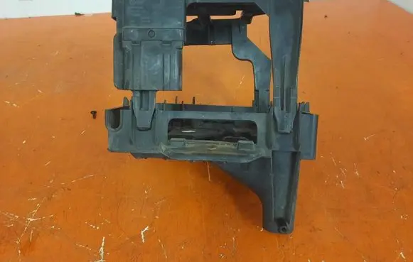 Seat Ibiza III (6L) Battery box tray 6Q0915345