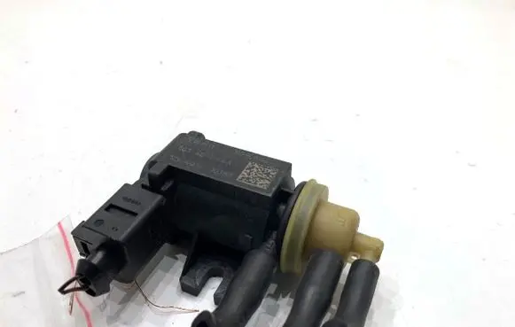 Volkswagen PASSAT B8 Fuel pressure regulator 1K0906627B