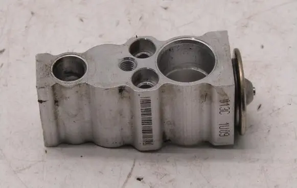 Suzuki Swift III Air conditioning (A/C) expansion valve 013C1009