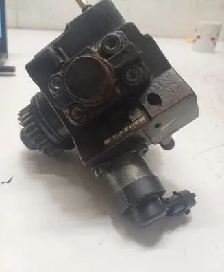 Renault Trafic III (X82) Fuel injection high pressure pump 0445010250