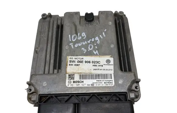 Volkswagen Touareg II Engine control unit/module 06E906023C 1039S43402 0261S05627
