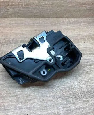BMW 5 E60 E61 Front door lock 7202144 A053702