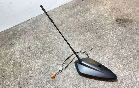Citroen C4 III e-C4 Aerial GPS antenna 9835734280 421251063 20221118