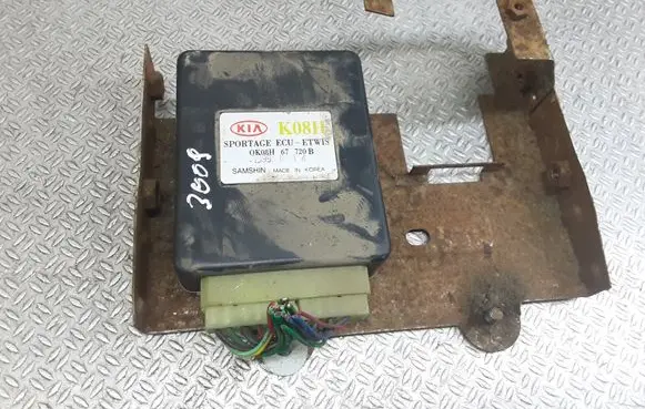 KIA Sportage Engine control unit/module ECU 0K08H67720B