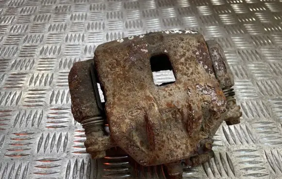 Hyundai Tucson JM Front brake caliper