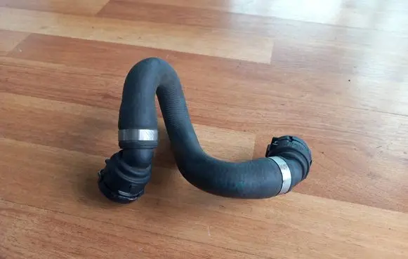 BMW 7 E65 E66 Engine coolant pipe/hose 64218384915 8384915