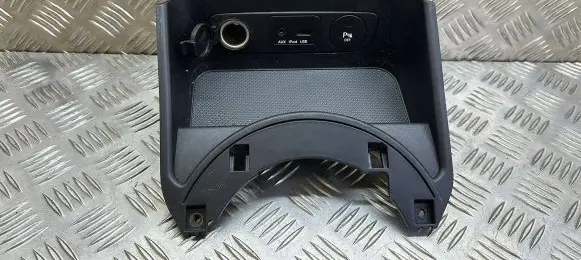 KIA Sorento Dashboard storage box/compartment 846303U840WK