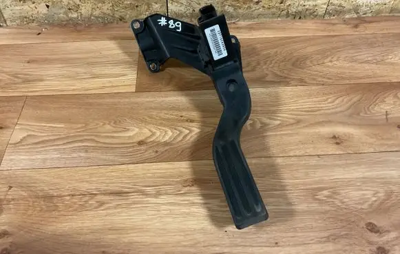 Ford Mondeo Mk III Accelerator throttle pedal 2S719F836DA 316900000479