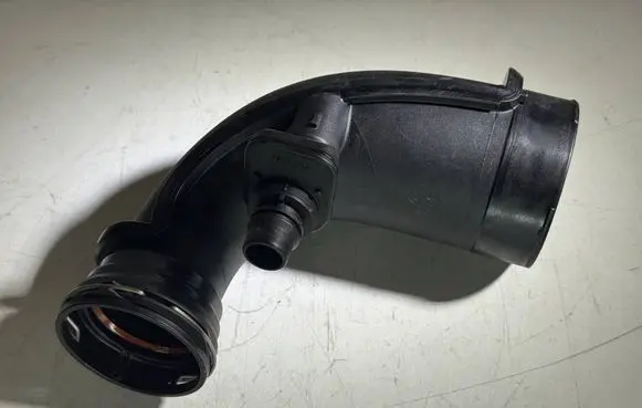 BMW M5 F90 Turbo air intake inlet pipe/hose 7852385