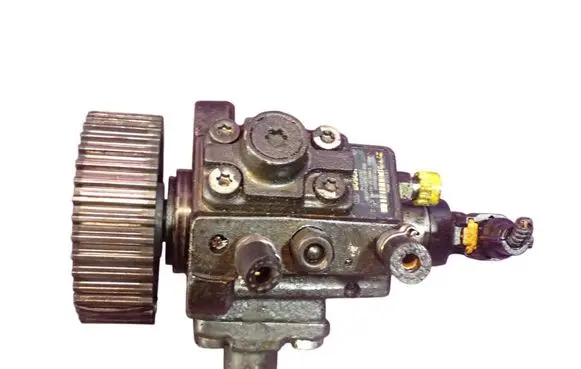 Opel Vectra C Fuel injection high pressure pump 