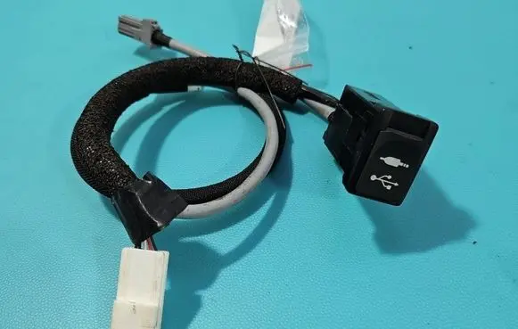 Toyota Auris E180 USB socket connector 861900D030 IMPRK1573092