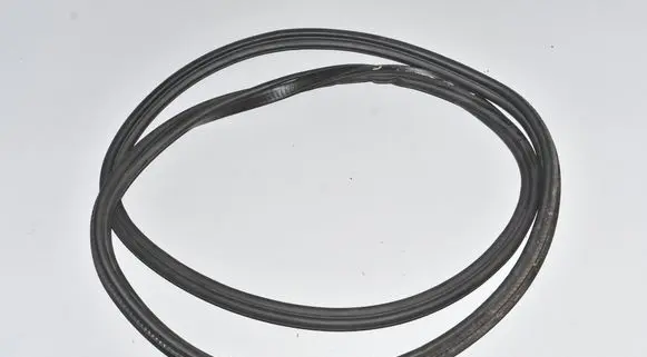 Trunk rubber seal (body)