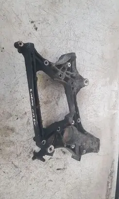 Mercedes-Benz E W212 Engine mounting bracket