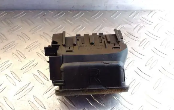 Honda CR-V Dashboard side air vent grill/cover trim 1833J