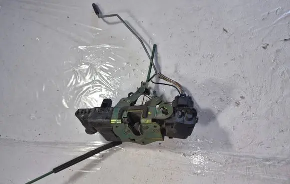 Suzuki Liana Front door lock 210125