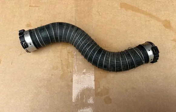 BMW 5 F10 F11 Intercooler hose/pipe 8572858