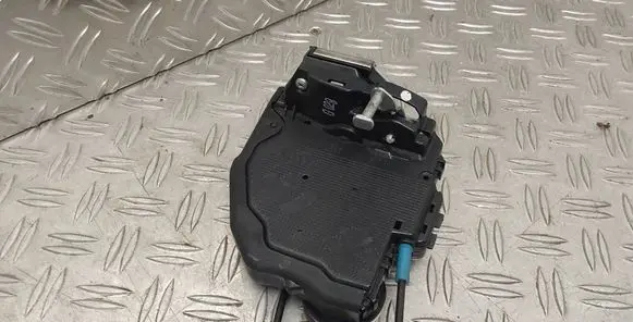 Toyota Verso Rear door lock