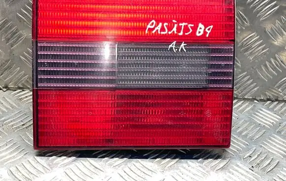 Volkswagen PASSAT B4 Tailgate rear/tail lights 3A9945127