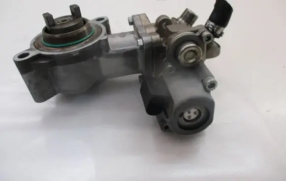 Mercedes-Benz C W204 Fuel injection high pressure pump A2710702001 271820