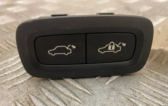 Volvo XC90 Tailgate/boot open switch button 31674801