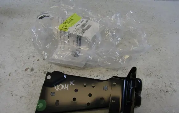 Mazda 2 Fender mounting bracket D0ZH522R0A