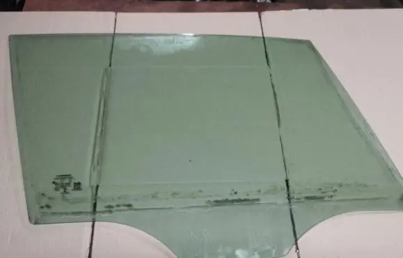 Jeep Renegade Front door window glass four-door 52024158