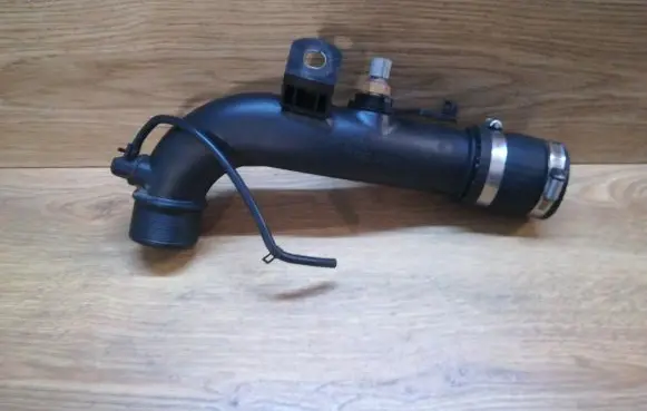 Toyota Corolla Verso AR10 Intercooler hose/pipe 173620R010