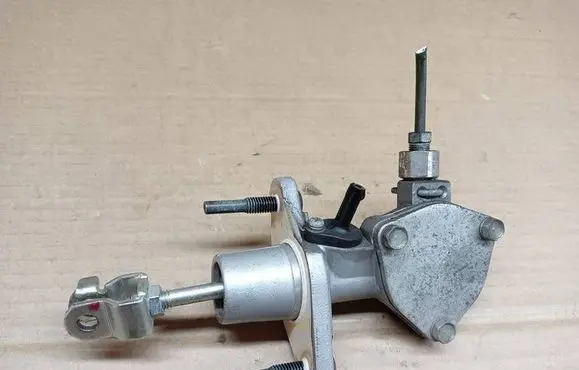 Honda Jazz Clutch slave cylinder 1008