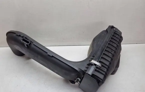 BMW 5 F10 F11 Air filter box 8507565