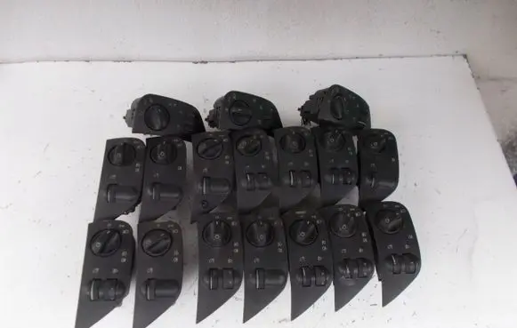 Volkswagen Polo III 6N 6N2 6NF Tailgate/trunk/boot open switch 17SZT
