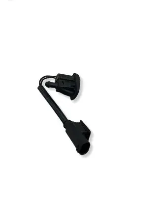 BMW 5 E60 E61 Windshield washer spray nozzle 7132969