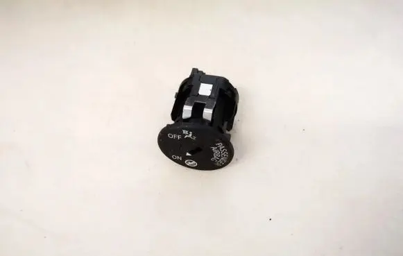 Passenger airbag on/off switch