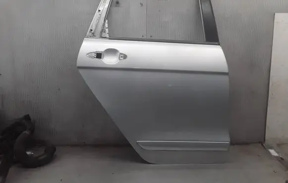 Honda FR-V Rear door