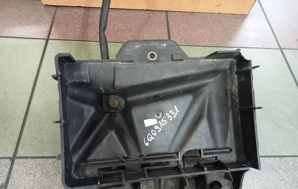 Skoda Fabia Mk1 (6Y) Battery tray 6Q0915331