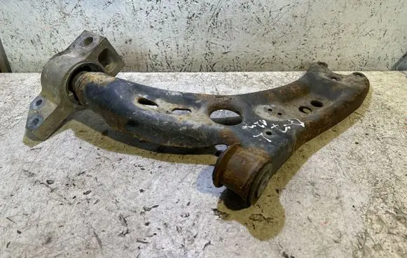 Volkswagen PASSAT B7 Front lower control arm/wishbone