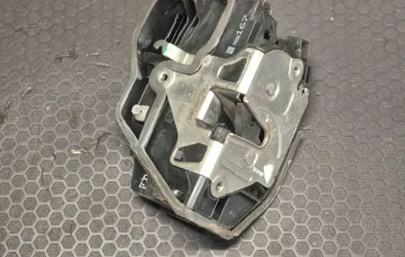BMW 5 E60 E61 Front door lock 7036167