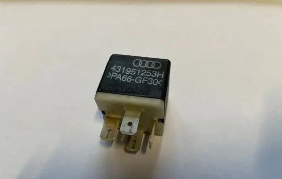 Audi A4 S4 B5 8D Other relay 431951253H