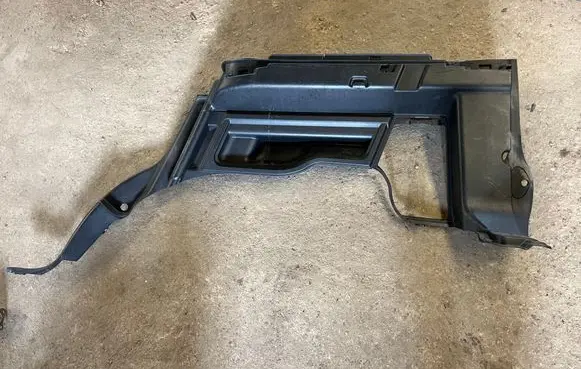 Land Rover Discovery 3 - LR3 Trunk/boot side trim panel ESJ501000