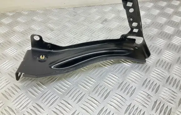 Audi TT TTS Mk2 Fender mounting bracket 8J0821136F