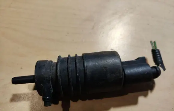 Volkswagen Golf V Windscreen/windshield washer pump 1K6955651