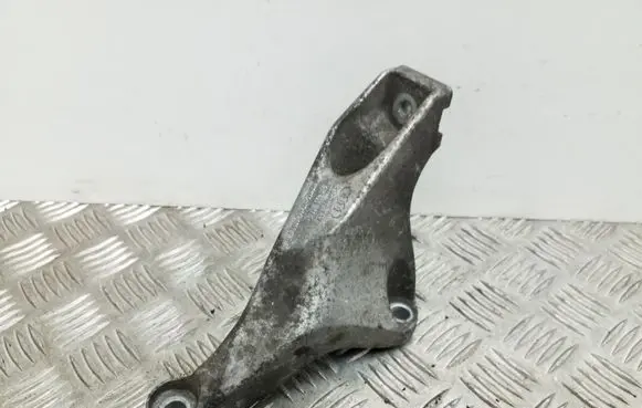 Audi A4 S4 B6 8E 8H Engine mounting bracket 8E0199307S