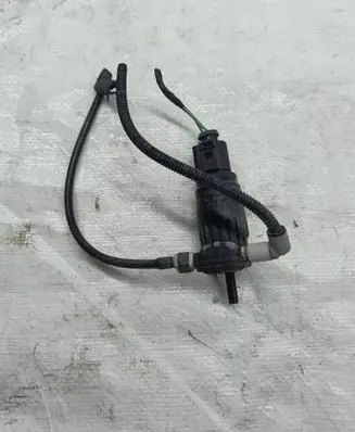 Skoda Yeti (5L) Windscreen/windshield washer pump 1K6955651 603010386 SG712V