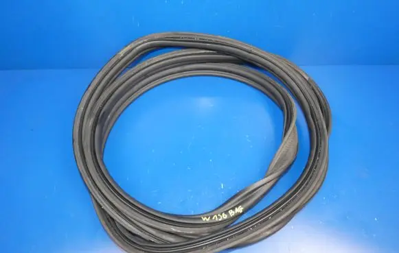 Mercedes-Benz GLA W156 X156 Trunk rubber seal (body) 